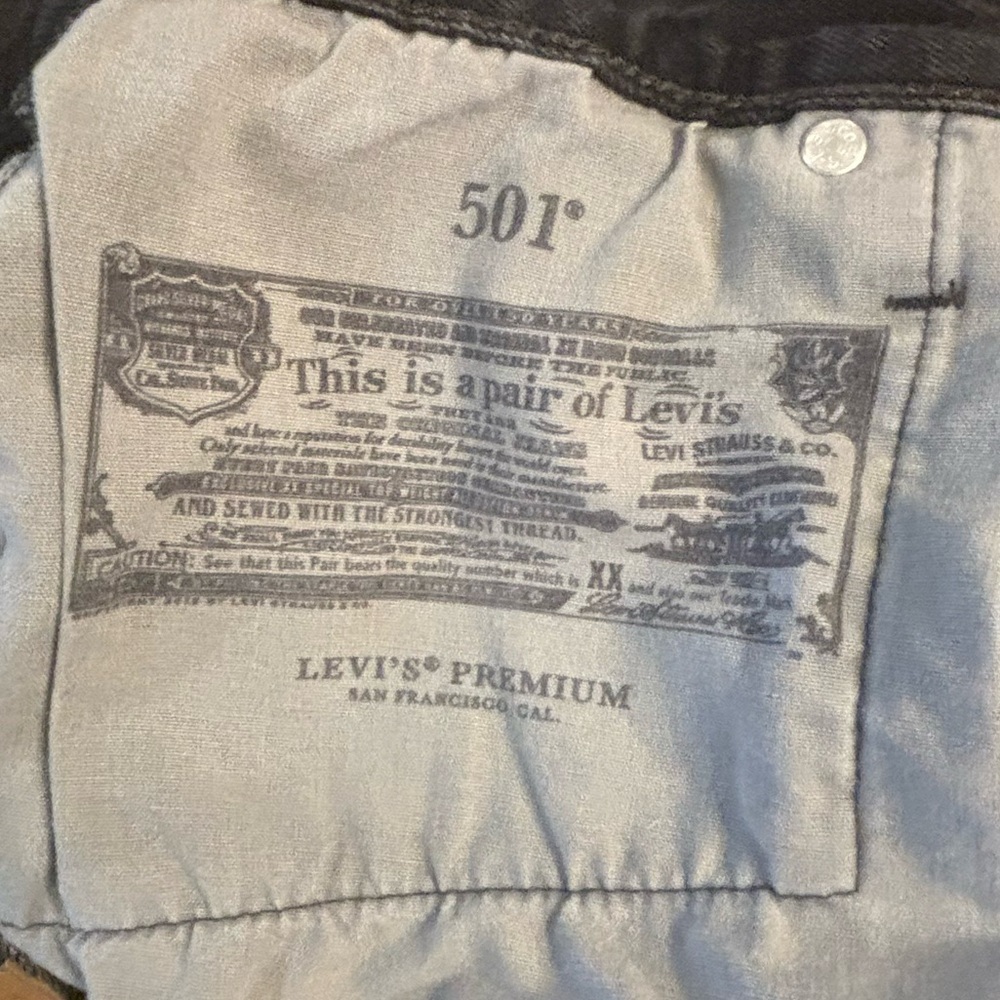 Levi's Black Denim Cutoff button fly Shorts with Frayed Hem - size 30 - Picture 6 of 10